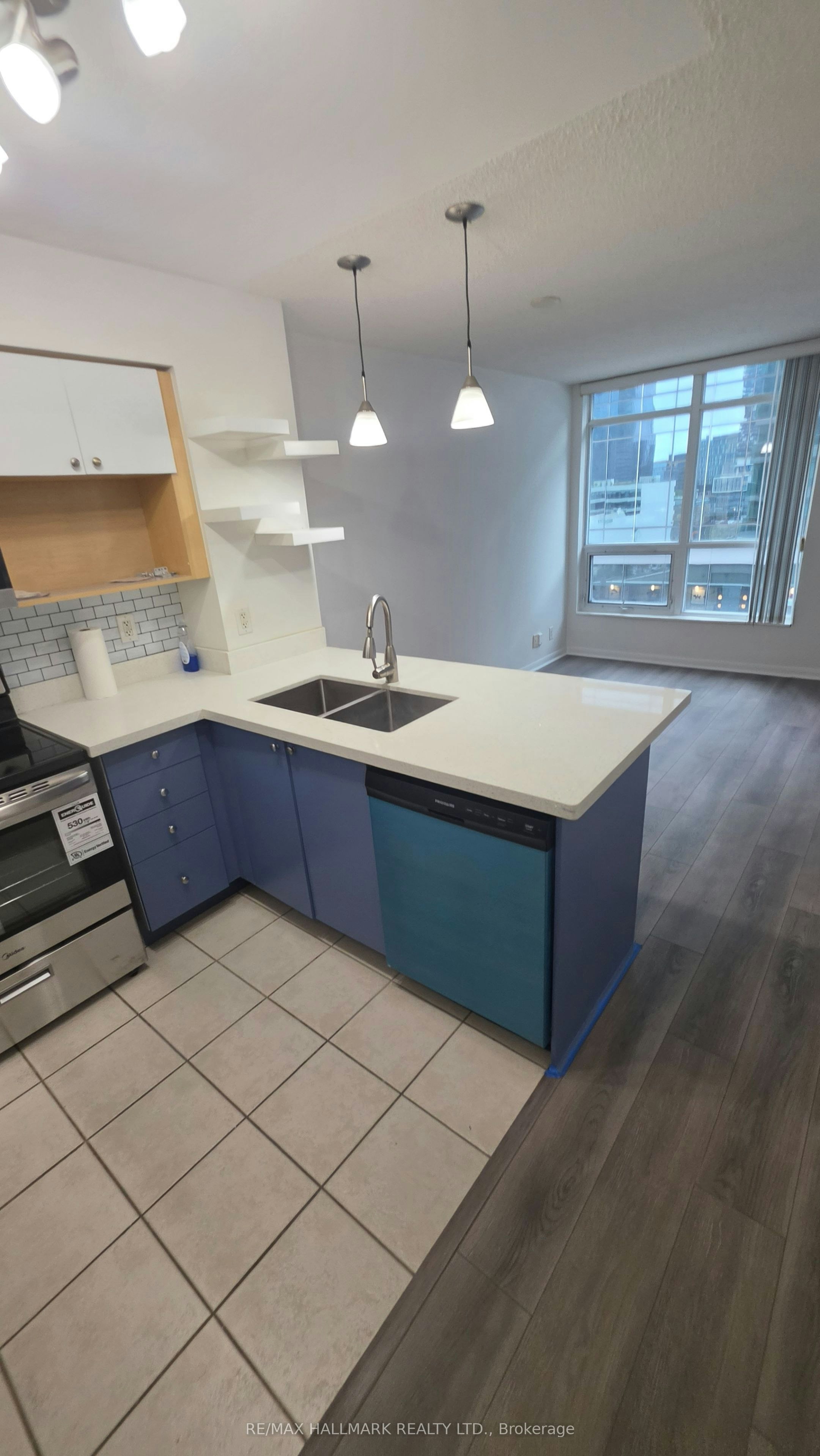 914-18 Yonge Street, Toronto, ON, M5E 1Z8 - 16