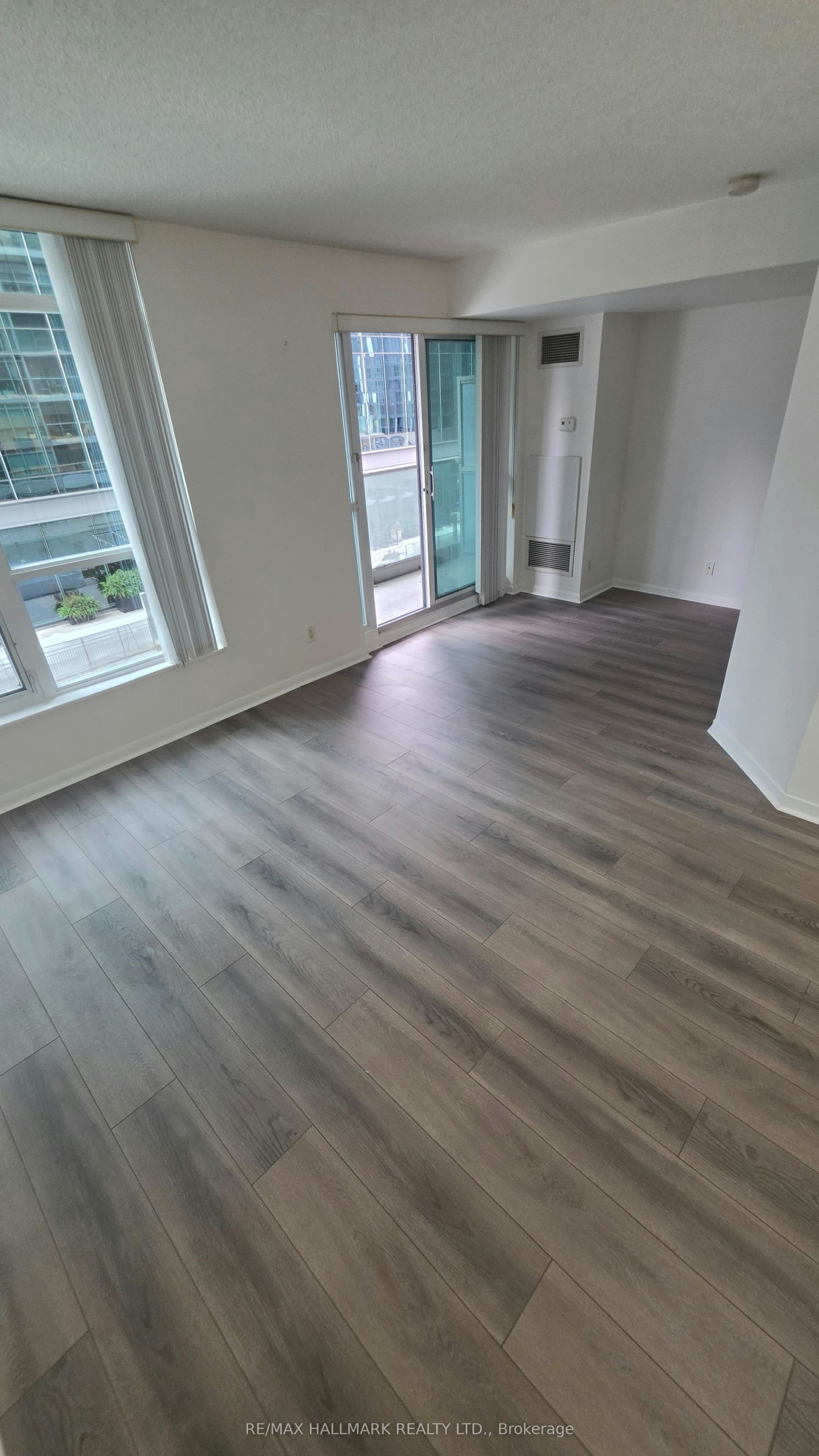 914-18 Yonge Street, Toronto, ON, M5E 1Z8 - 22