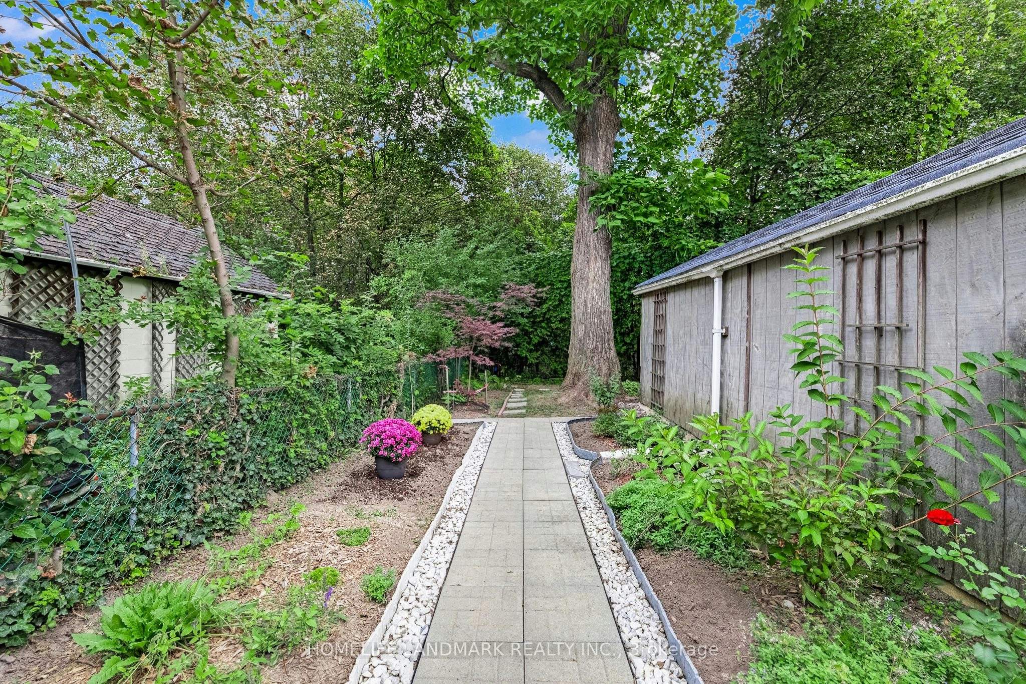 39 Brentcliffe Road, Toronto, ON, M4G 3Y4 - 43