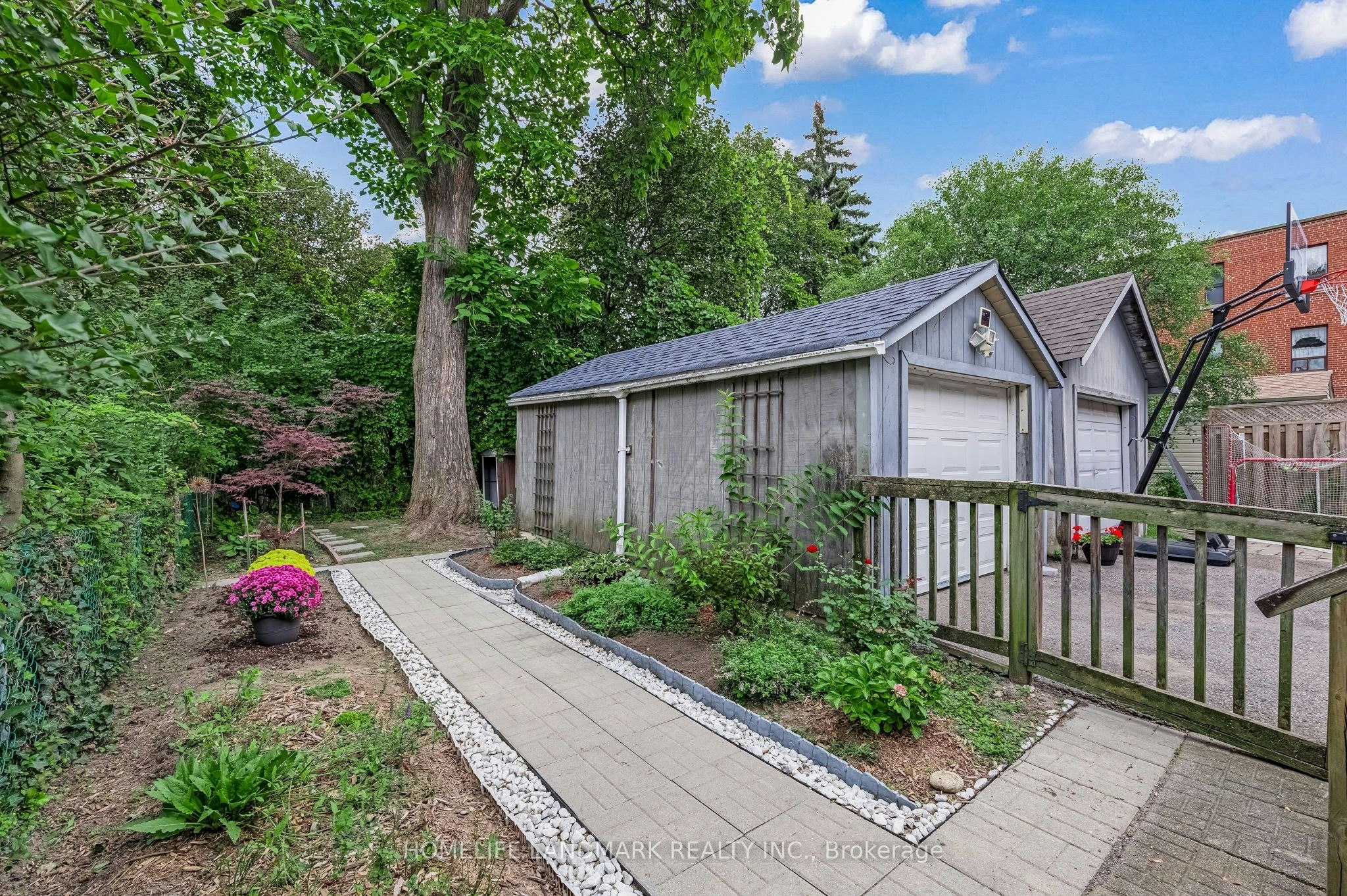 39 Brentcliffe Road, Toronto, ON, M4G 3Y4 - 40