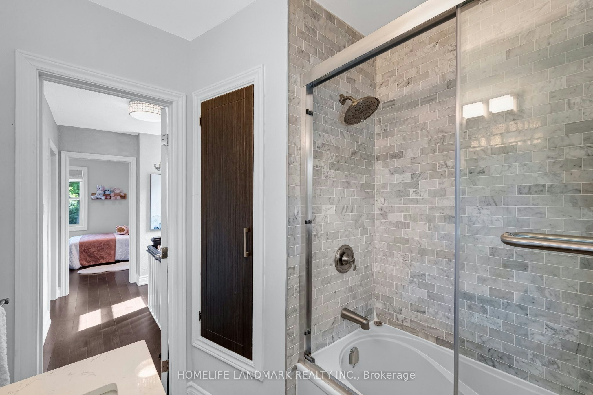 39 Brentcliffe Road, Toronto, ON, M4G 3Y4 - 26