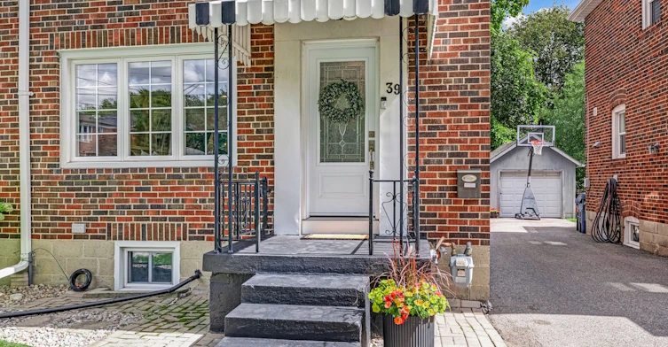 39 Brentcliffe Road, Toronto, ON, M4G 3Y4 - 3