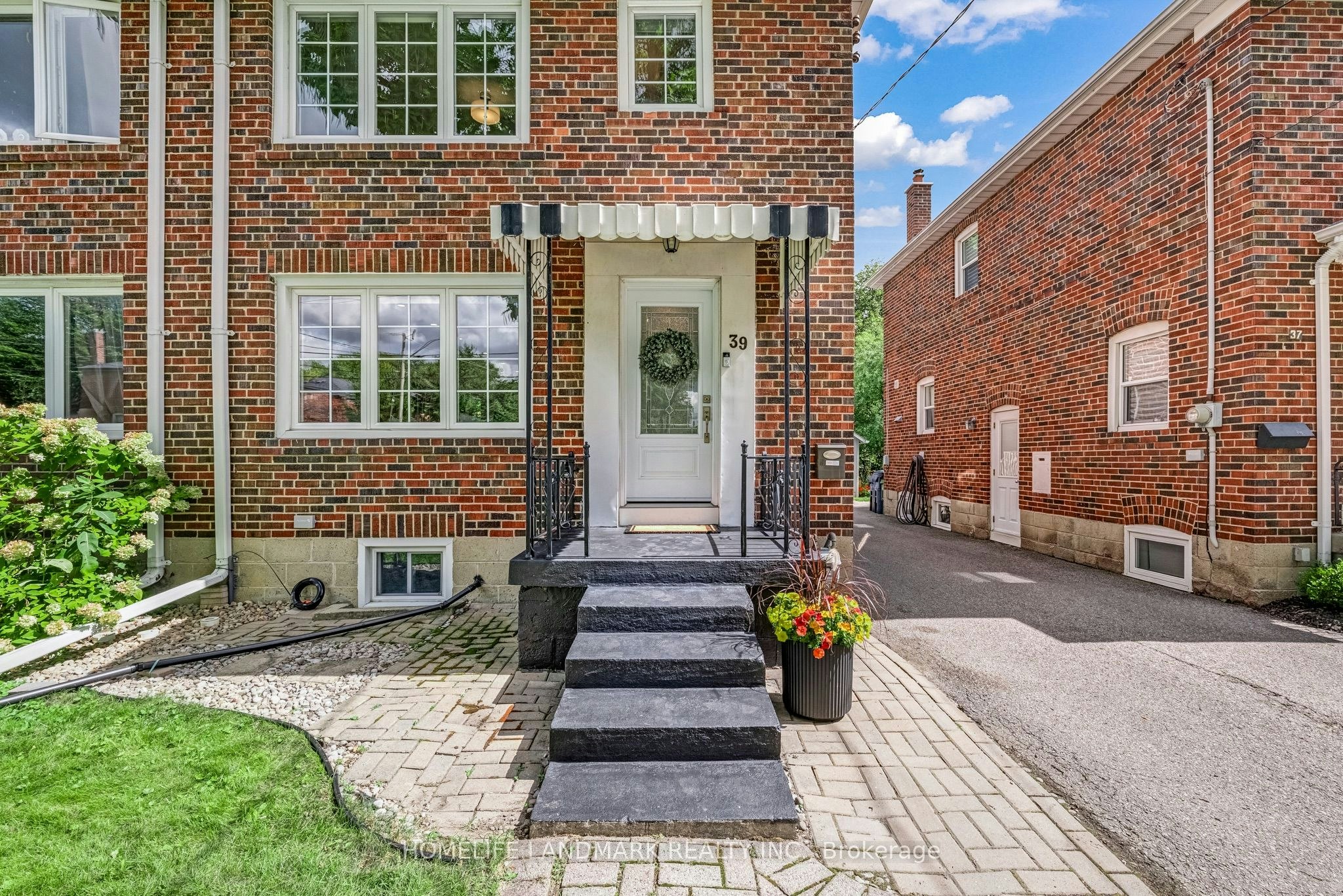 39 Brentcliffe Road, Toronto, ON, M4G 3Y4 - 2