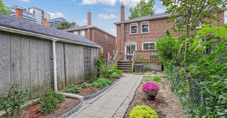 39 Brentcliffe Road, Toronto, ON, M4G 3Y4 - 41