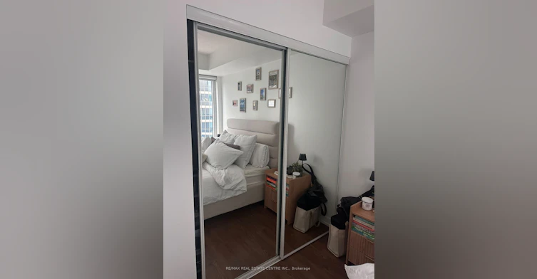2008-10 York Street, Toronto, ON, M5J 0E1 - 4
