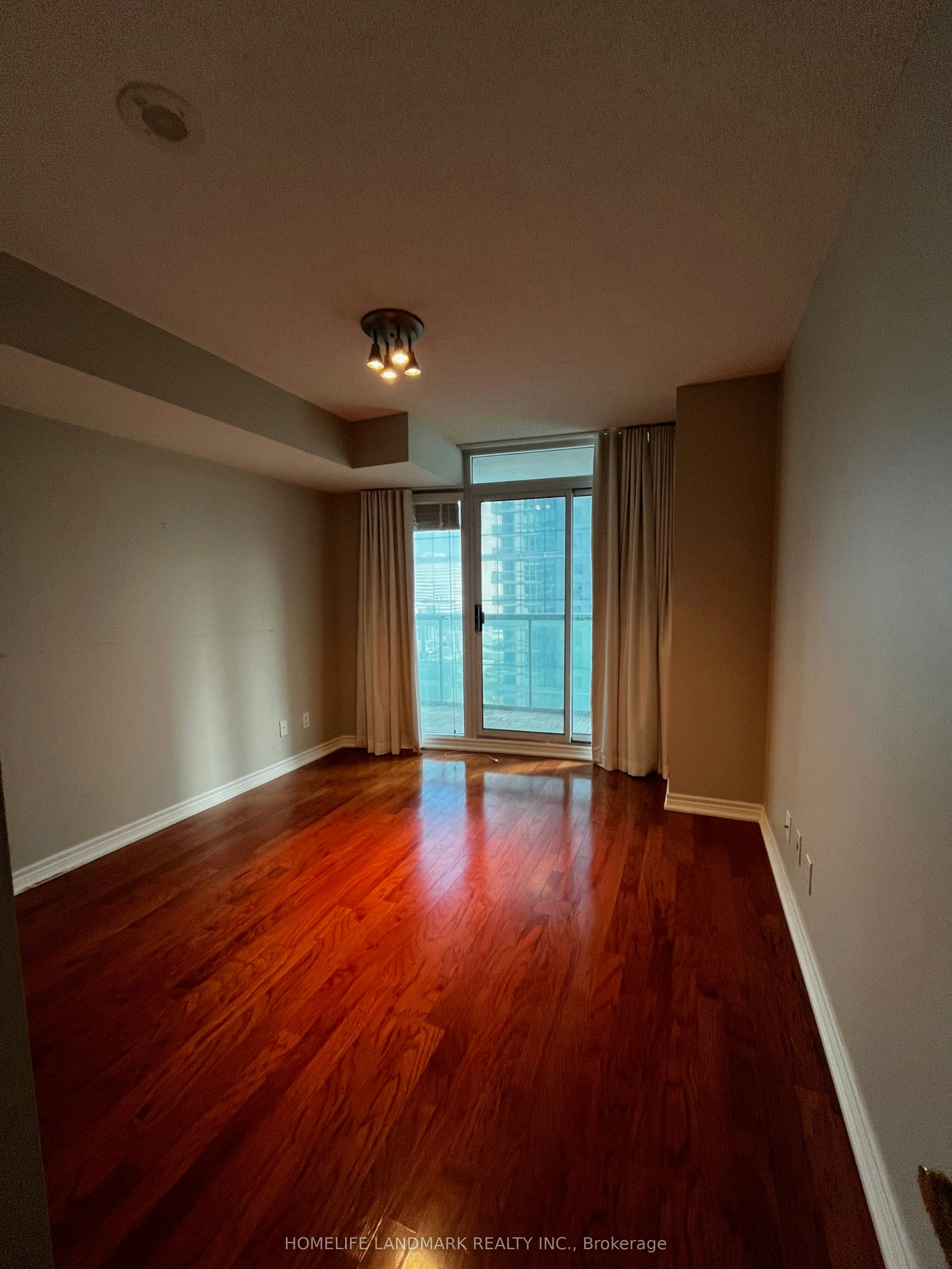 1708-30 Grand Trunk Crescent, Toronto, ON, M5J 3A4 - 3