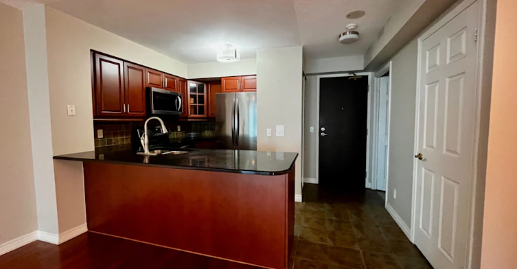 1708-30 Grand Trunk Crescent, Toronto, ON, M5J 3A4
