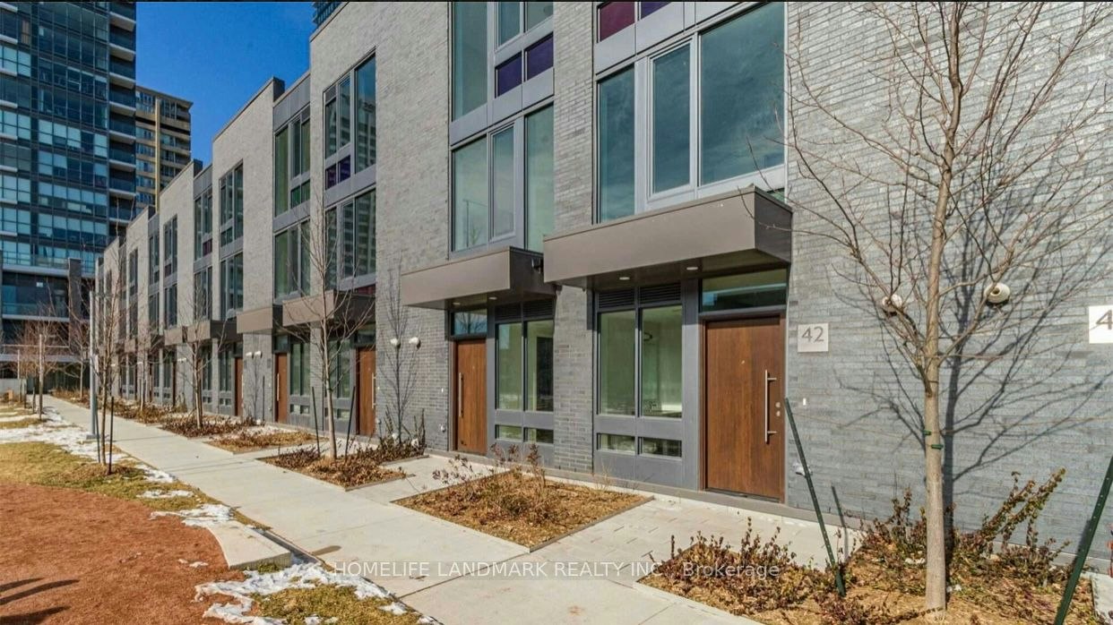 26 Sonic Way, Toronto, ON, M3C 0P3