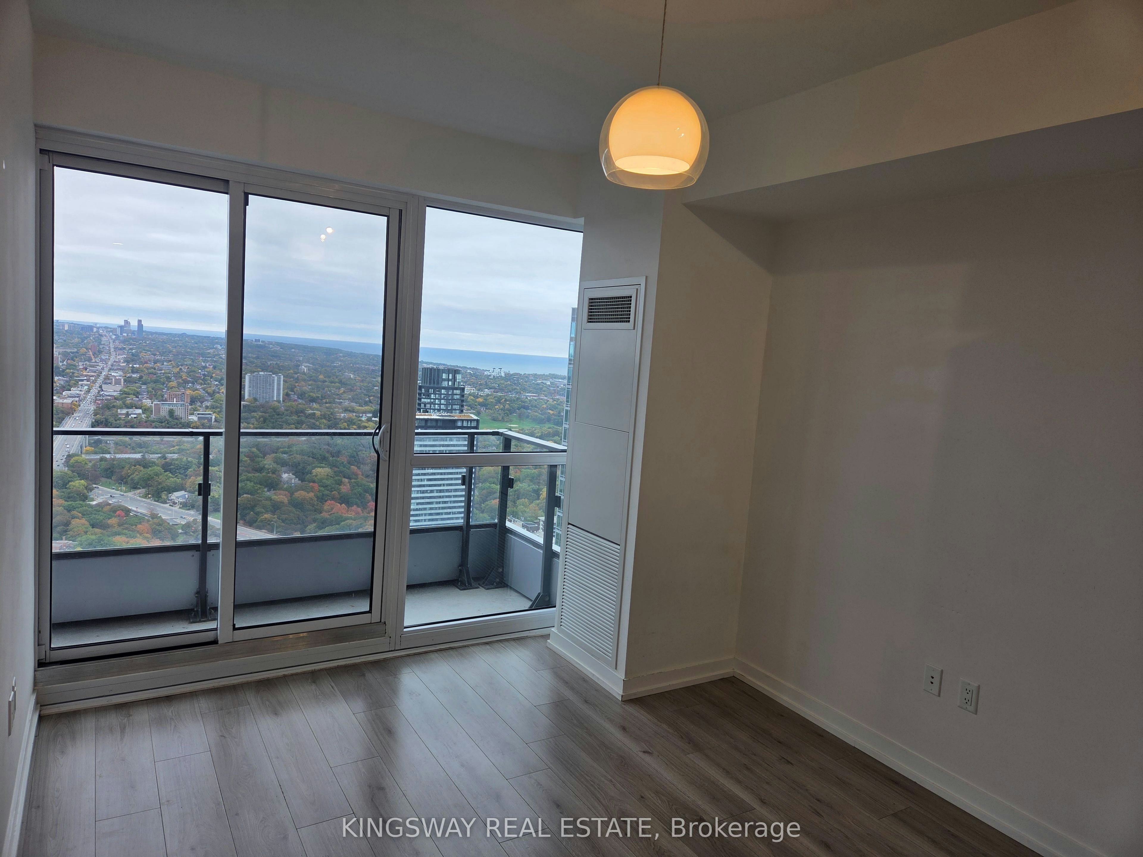 5109-395 Bloor Street E, Toronto, ON, M4W 0B4 - 5