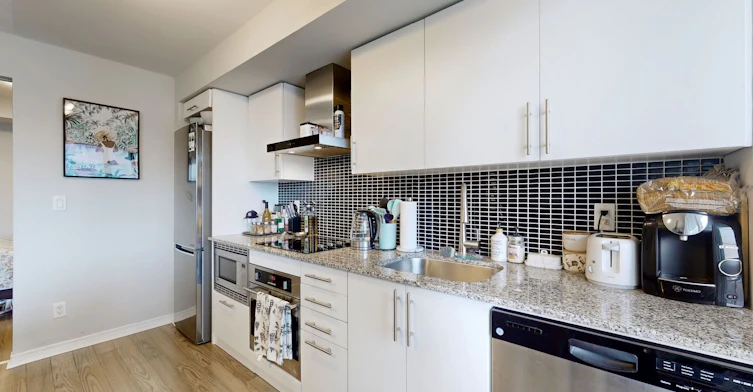 817-352 Front Street W, Toronto, ON, M5V 0K3 - 17