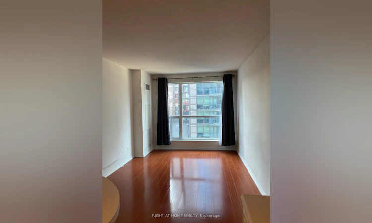 1106-230 King Street E