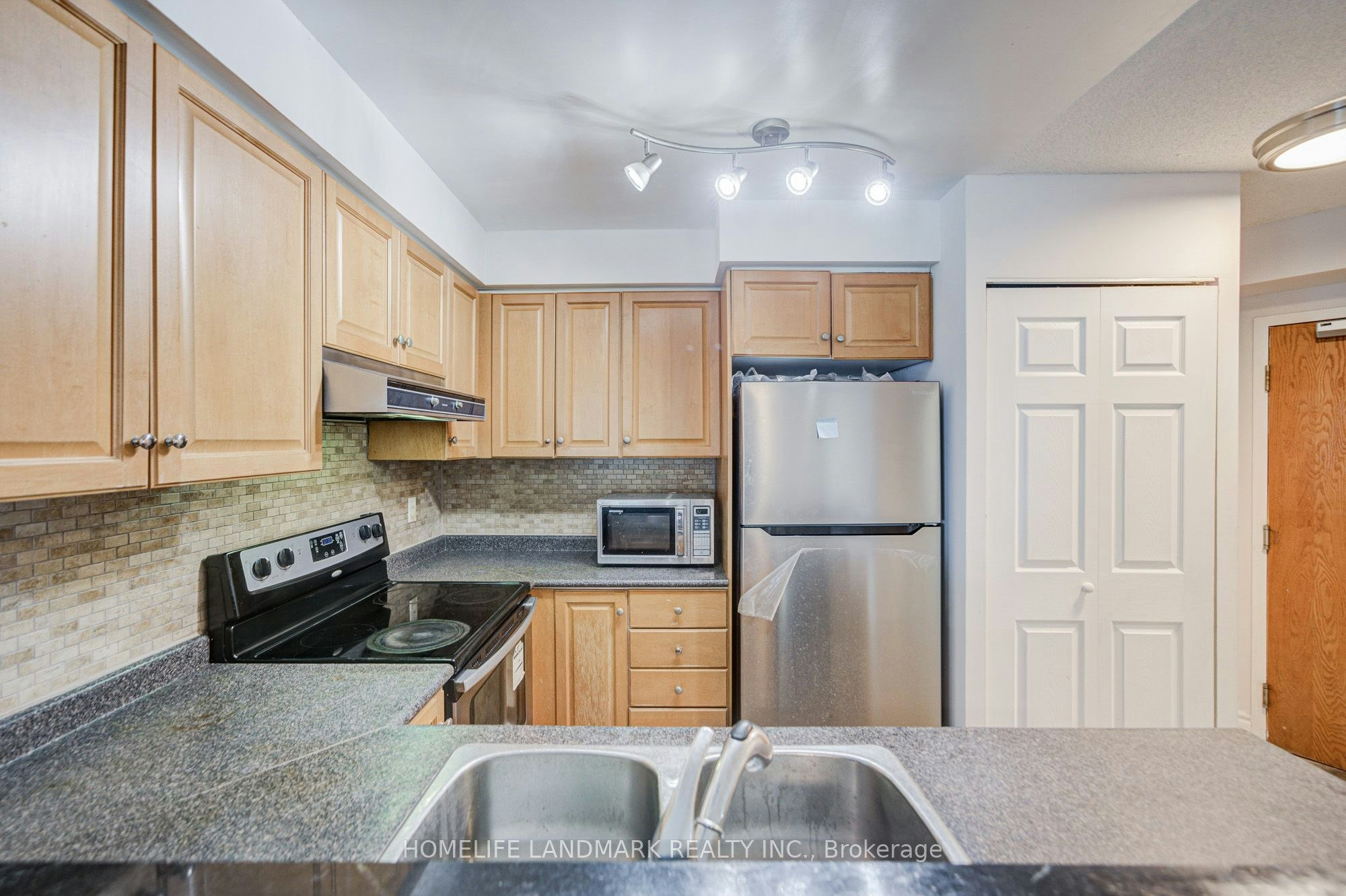 1111-7 Lorraine Drive, Toronto, ON, M2N 7H2 - 18