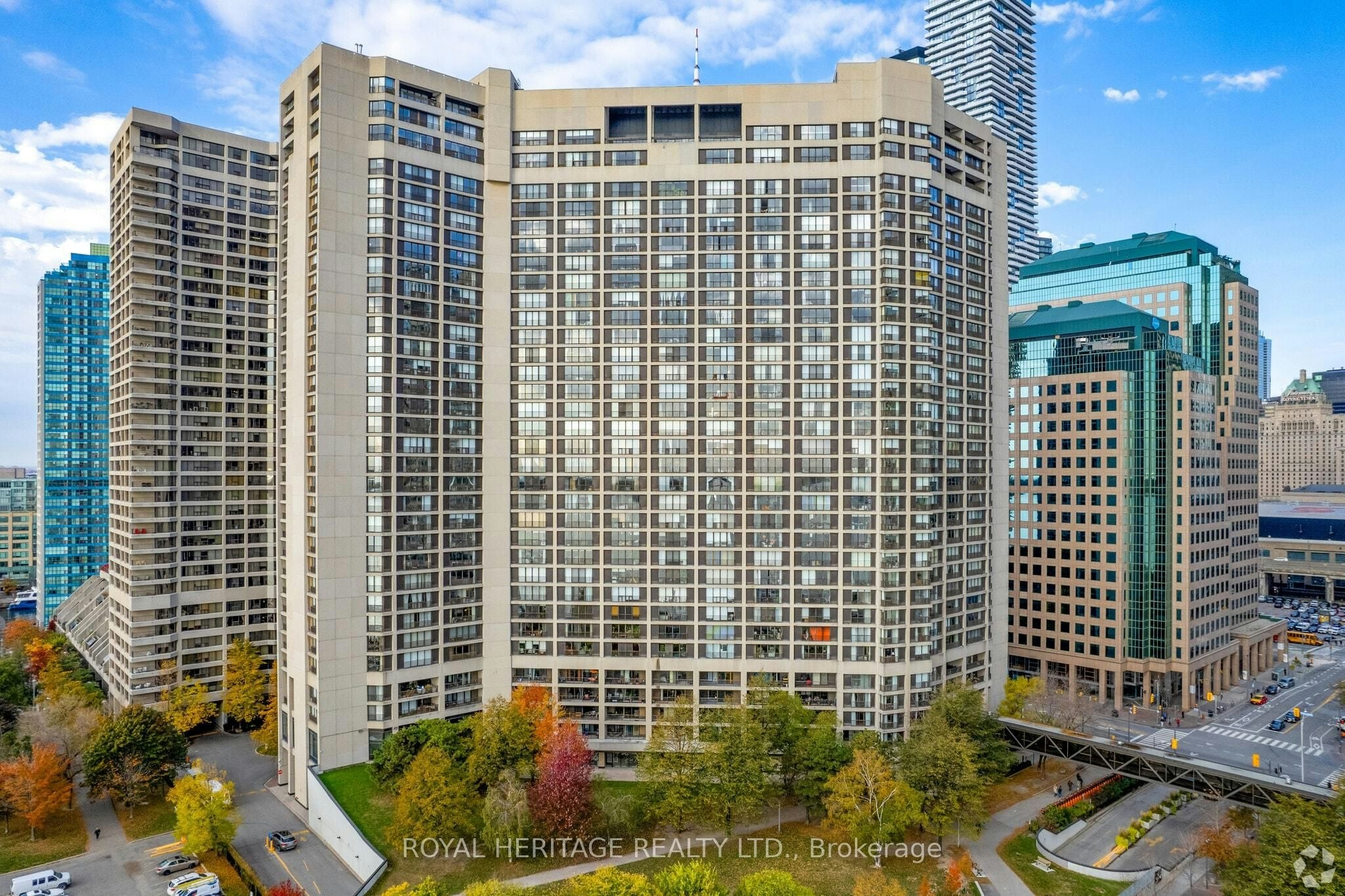 1240-33 Harbour Square, Toronto, ON, M5J 2G2