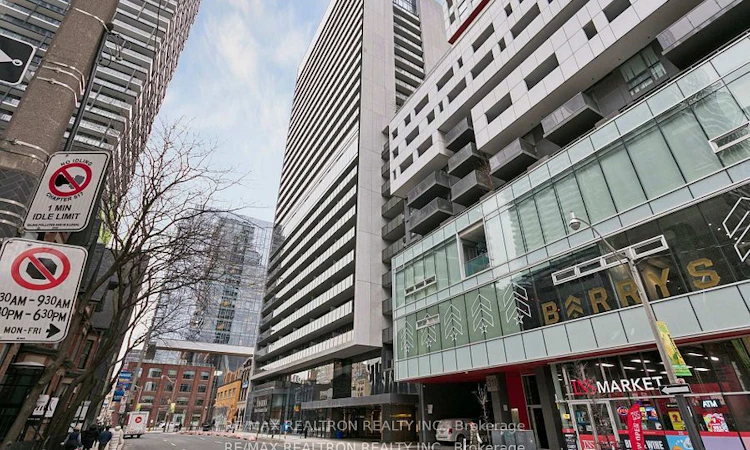 307-330 Richmond Street W