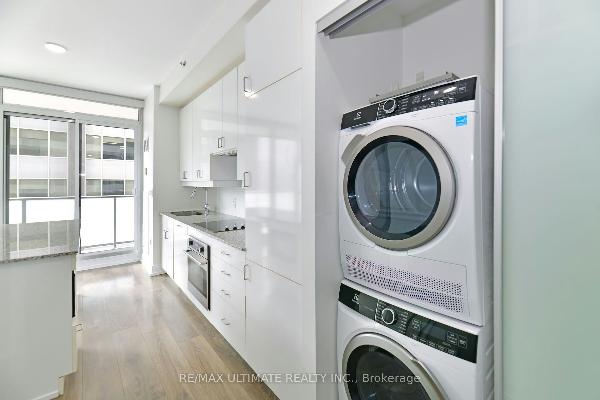 2105-426 University Avenue, Toronto, ON, M5G 1S9 - 17