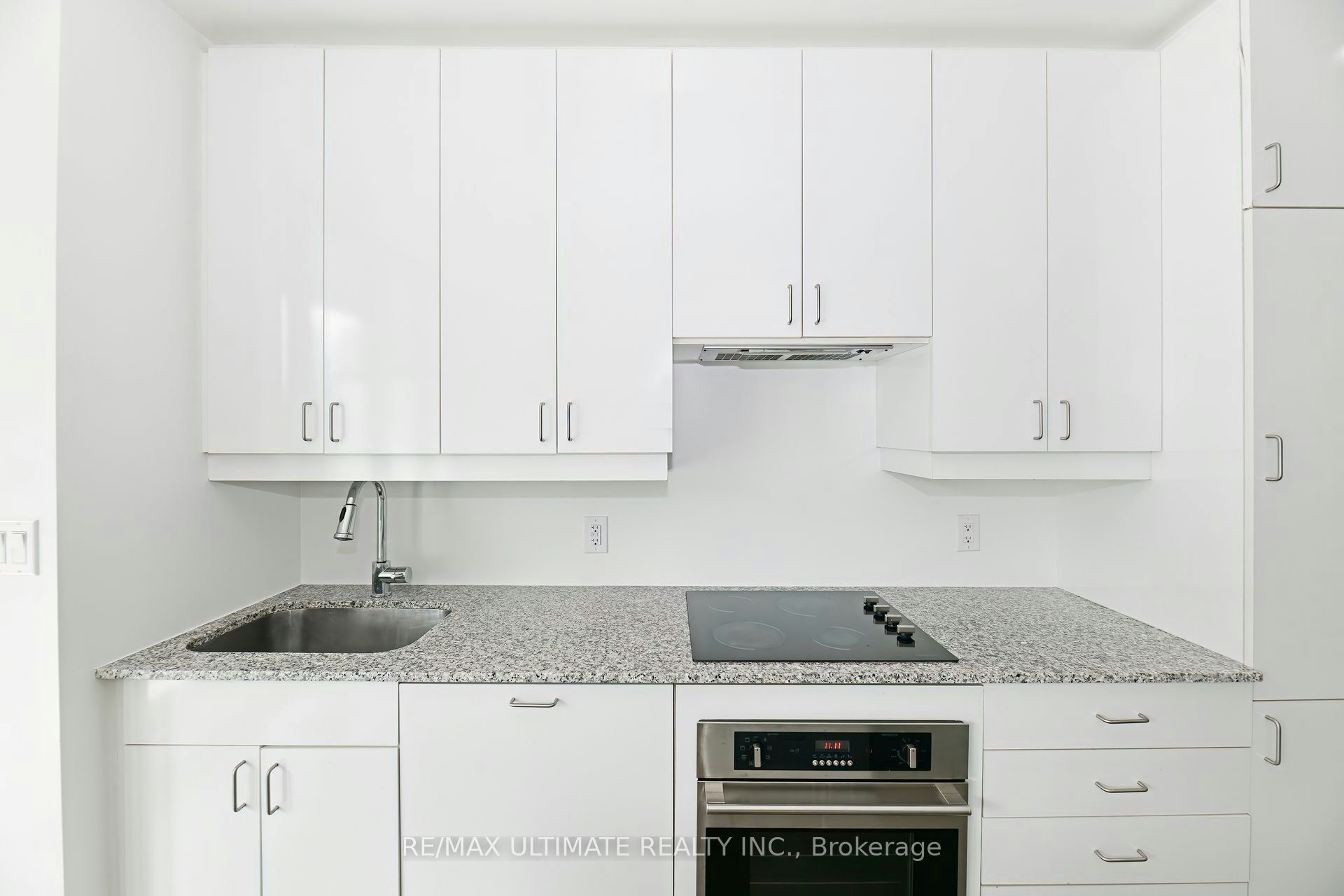 2105-426 University Avenue, Toronto, ON, M5G 1S9 - 10