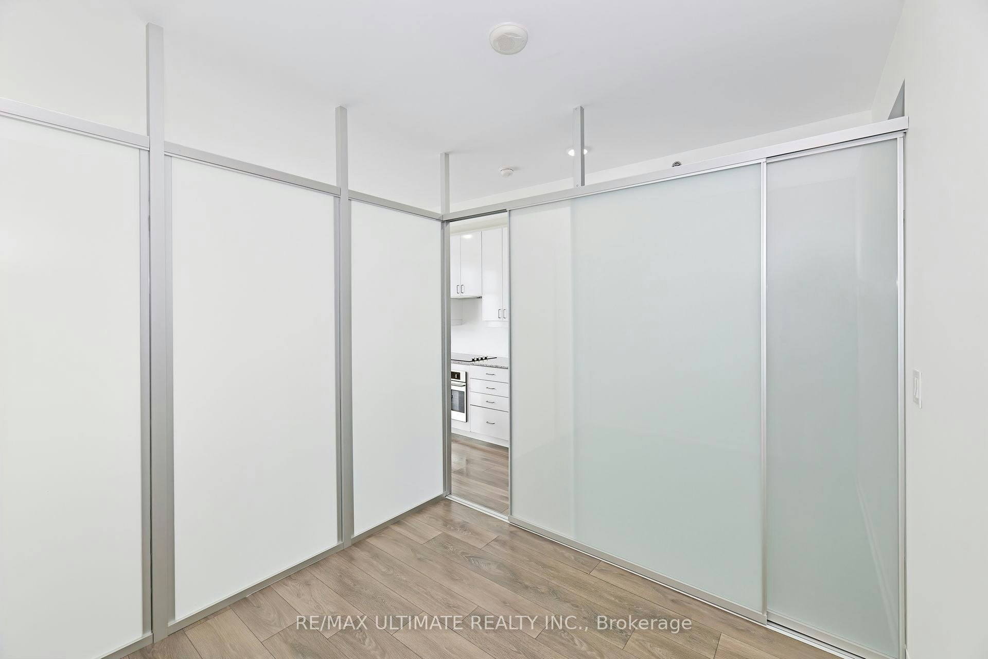 2105-426 University Avenue, Toronto, ON, M5G 1S9 - 14