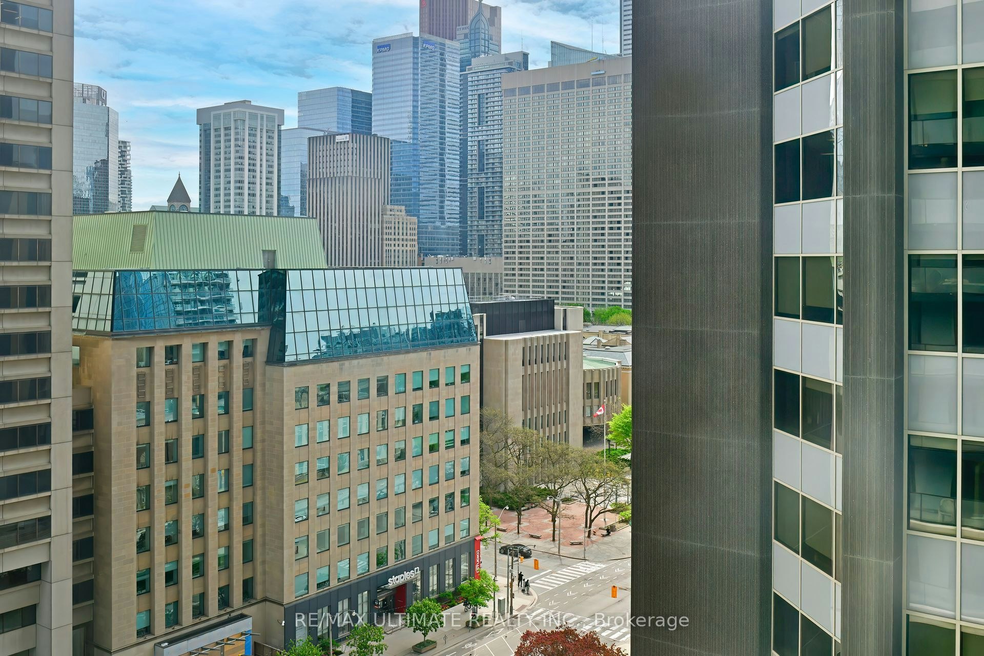 2105-426 University Avenue, Toronto, ON, M5G 1S9 - 7