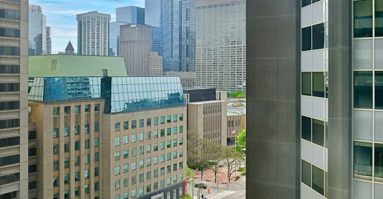 2105-426 University Avenue, Toronto, ON, M5G 1S9 - 7