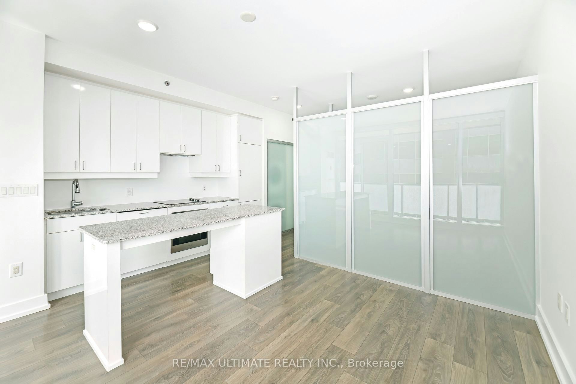 2105-426 University Avenue, Toronto, ON, M5G 1S9 - 9
