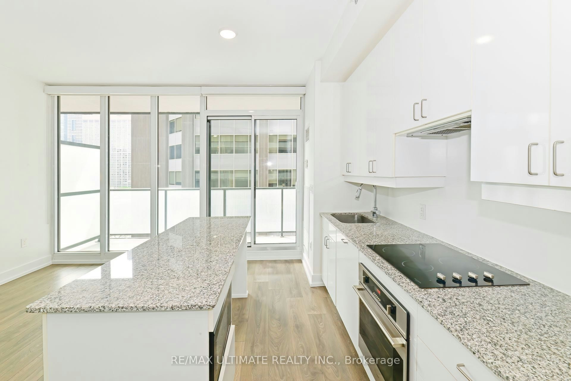 2105-426 University Avenue, Toronto, ON, M5G 1S9 - 4