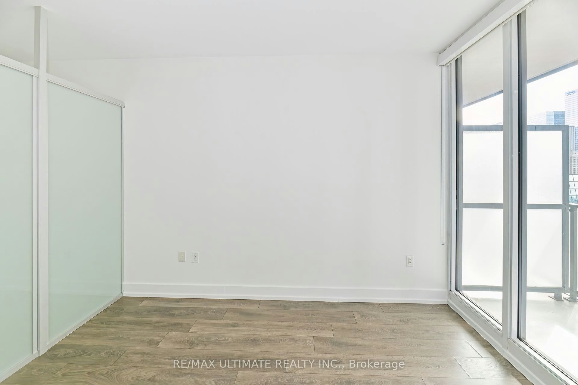 2105-426 University Avenue, Toronto, ON, M5G 1S9 - 8