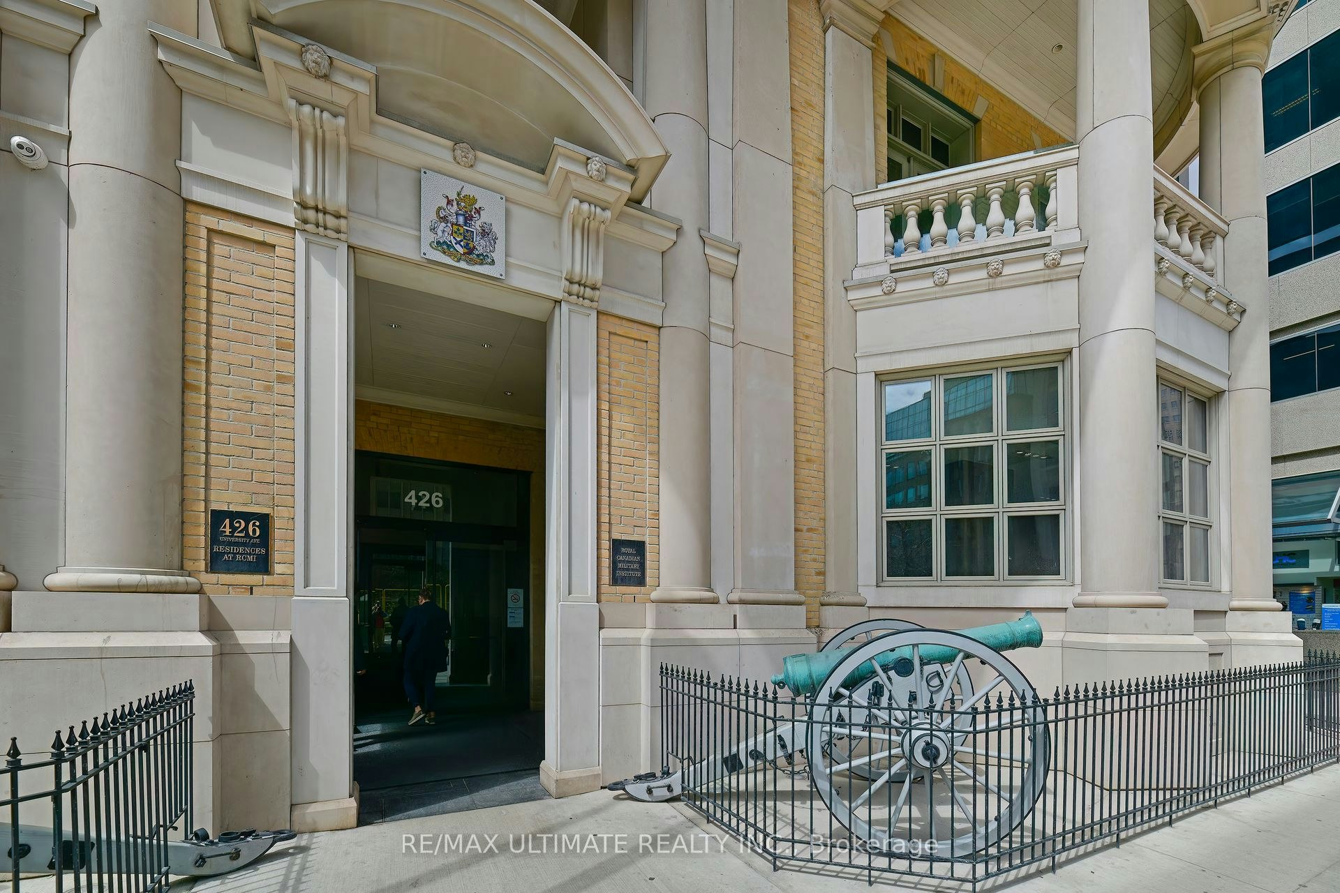 2105-426 University Avenue, Toronto, ON, M5G 1S9 - 18