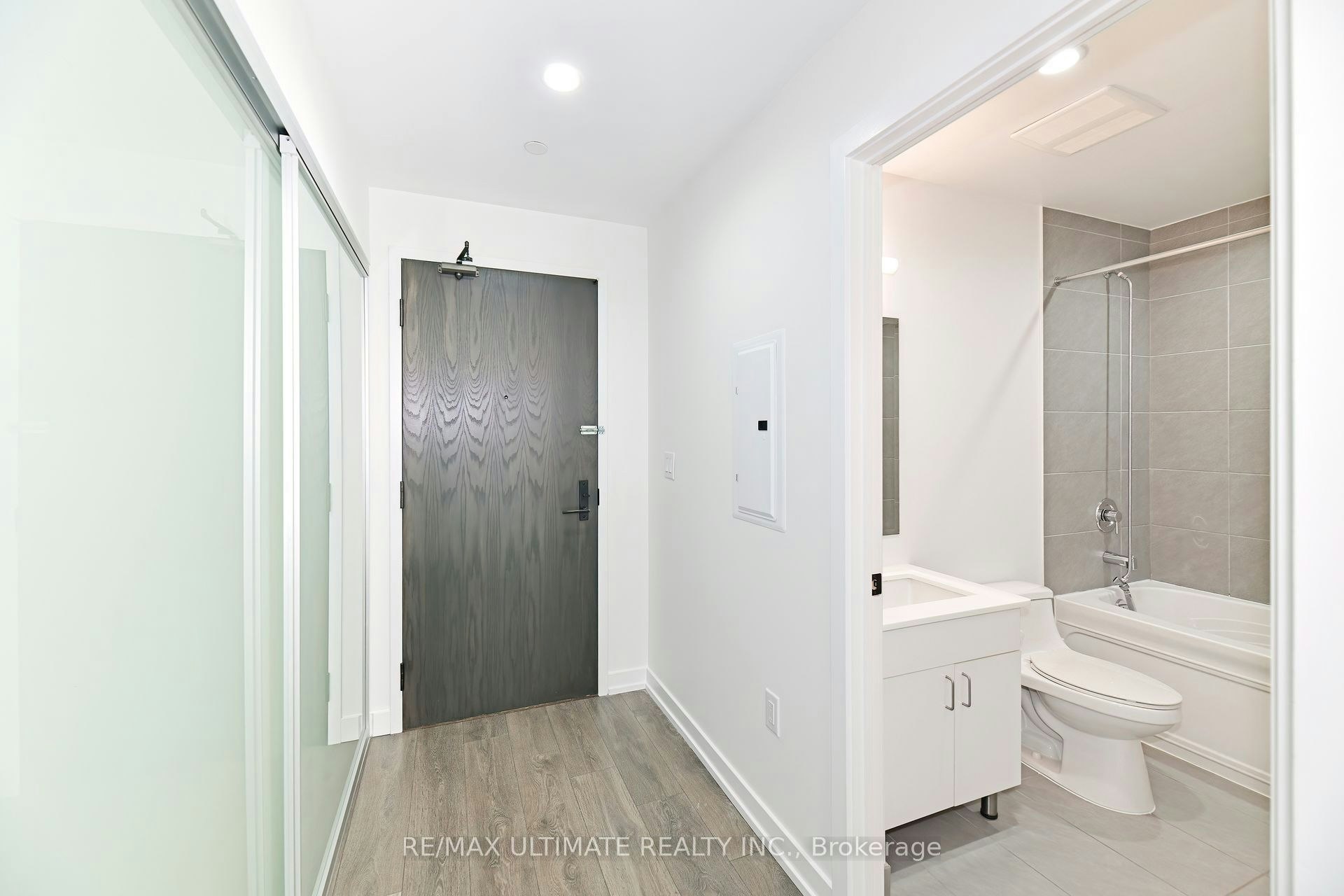 2105-426 University Avenue, Toronto, ON, M5G 1S9 - 2