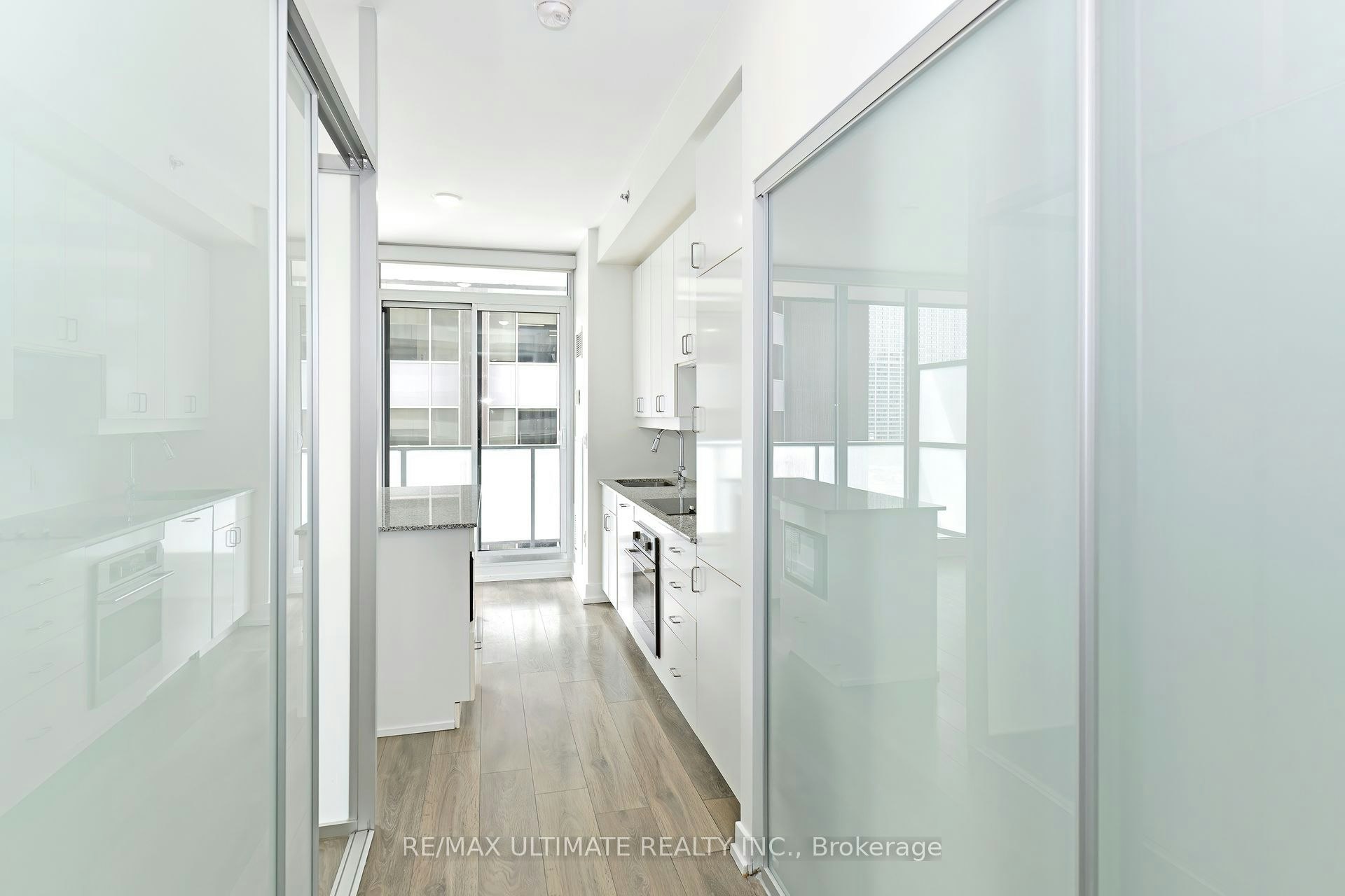 2105-426 University Avenue, Toronto, ON, M5G 1S9 - 3