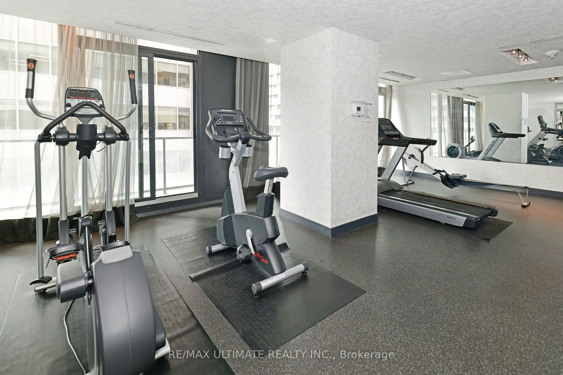 2105-426 University Avenue, Toronto, ON, M5G 1S9 - 21