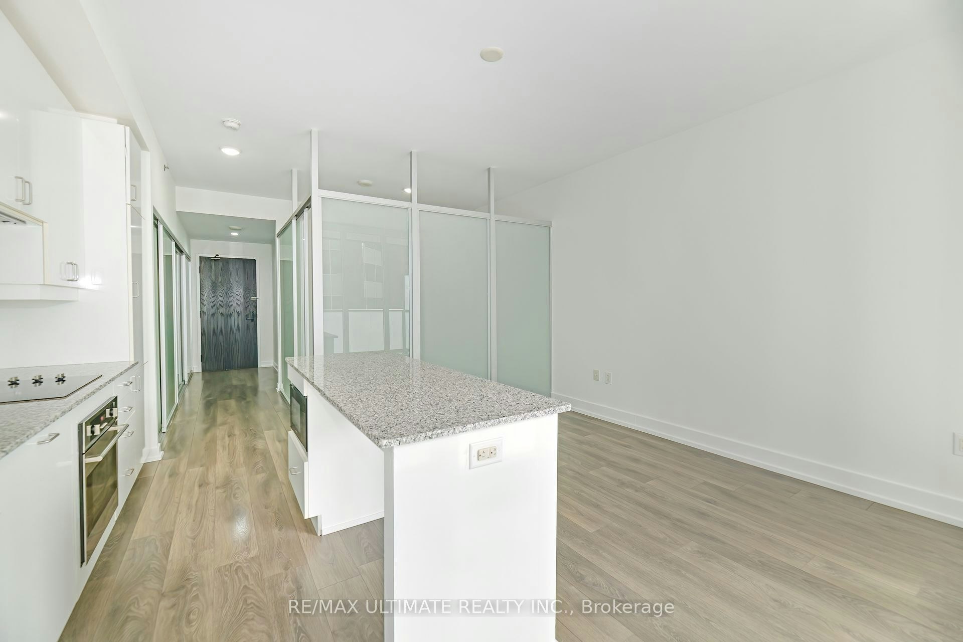 2105-426 University Avenue, Toronto, ON, M5G 1S9 - 12