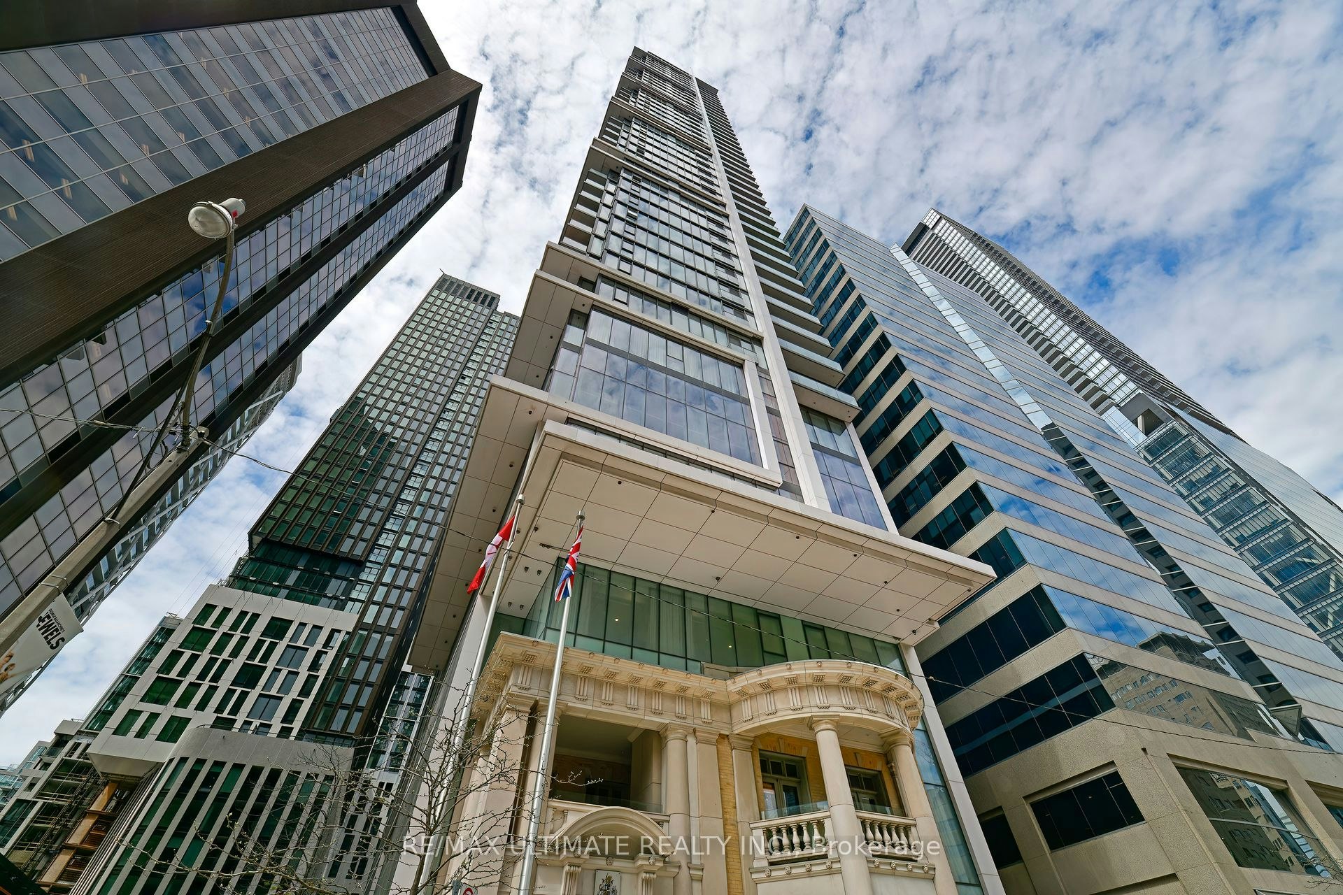 2105-426 University Avenue, Toronto, ON, M5G 1S9