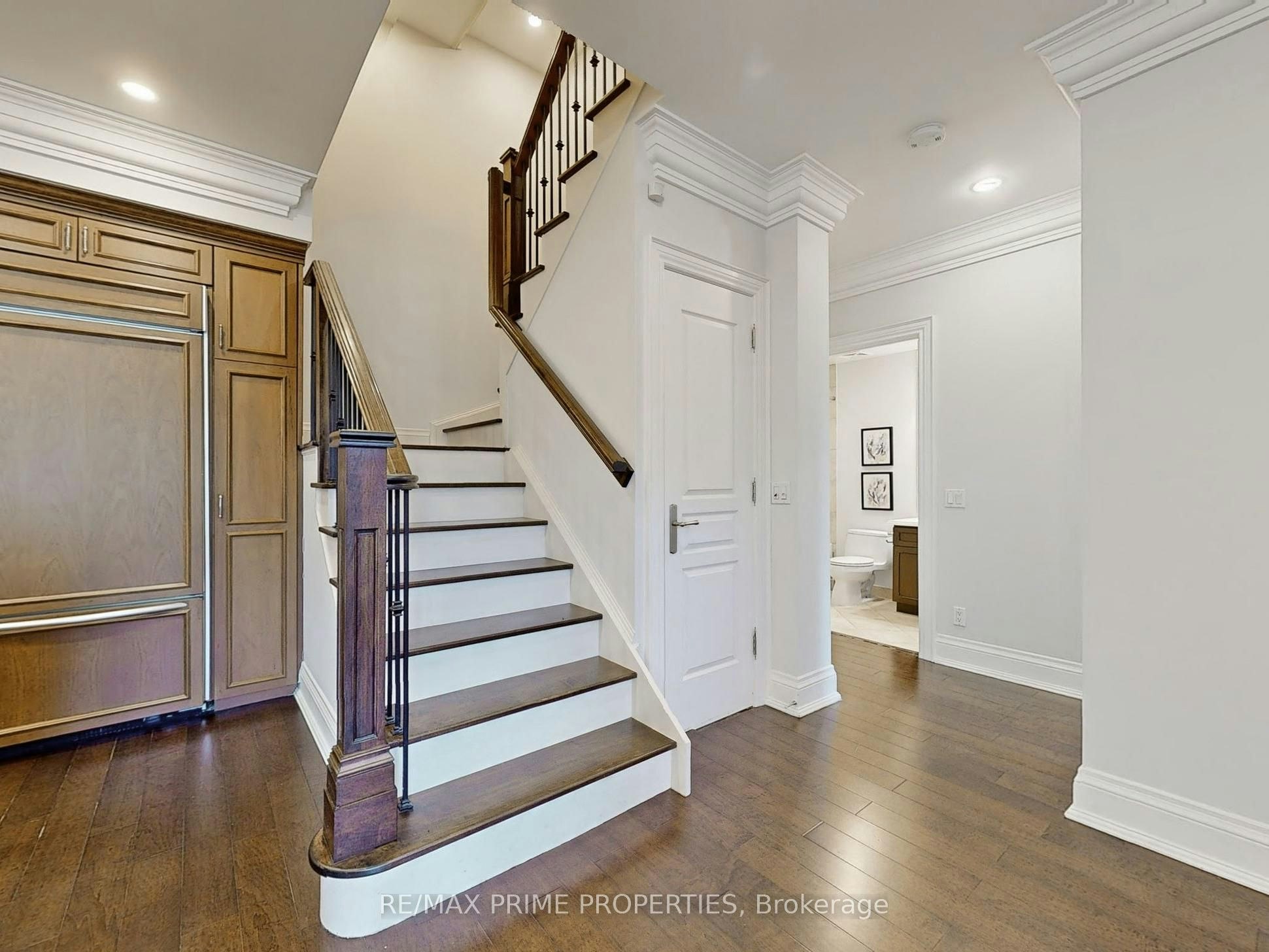 9 Greenview Avenue, Toronto, ON, M2M 0A3 - 5