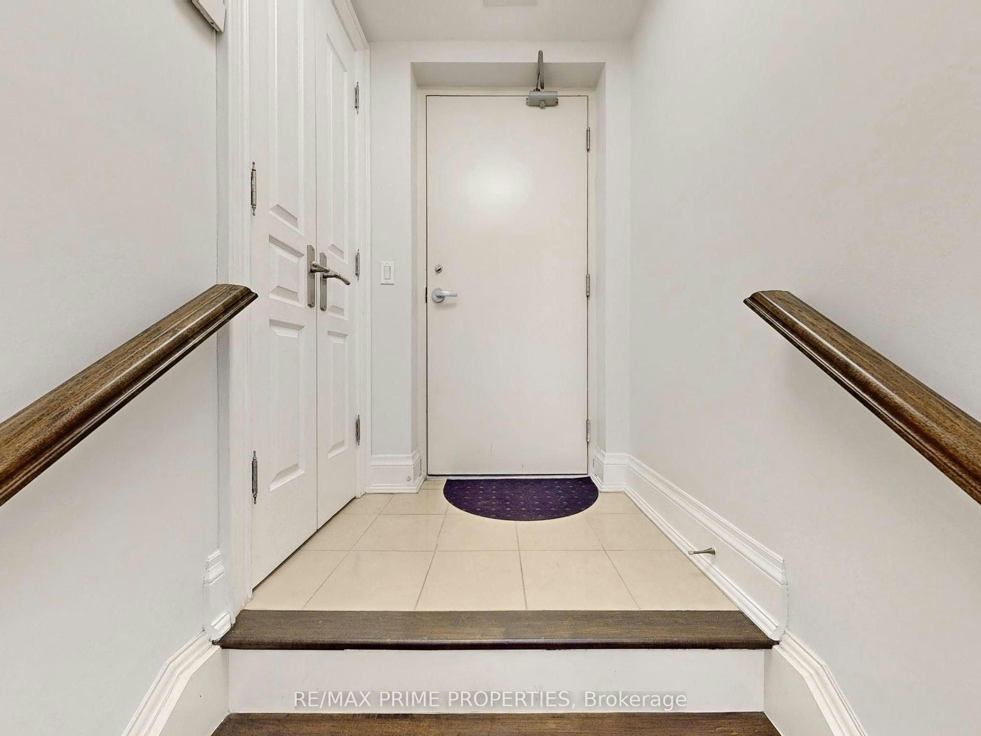 9 Greenview Avenue, Toronto, ON, M2M 0A3 - 11