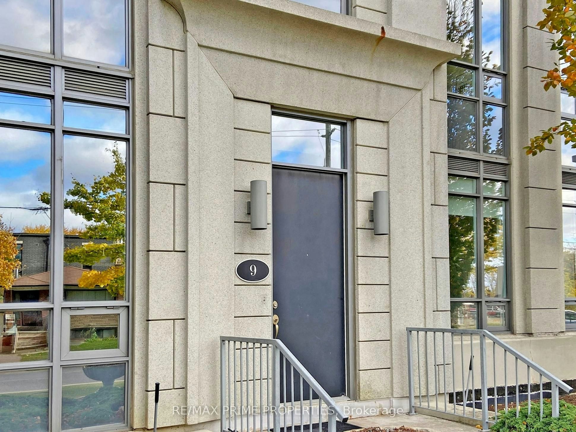 9 Greenview Avenue, Toronto, ON, M2M 0A3 - 2