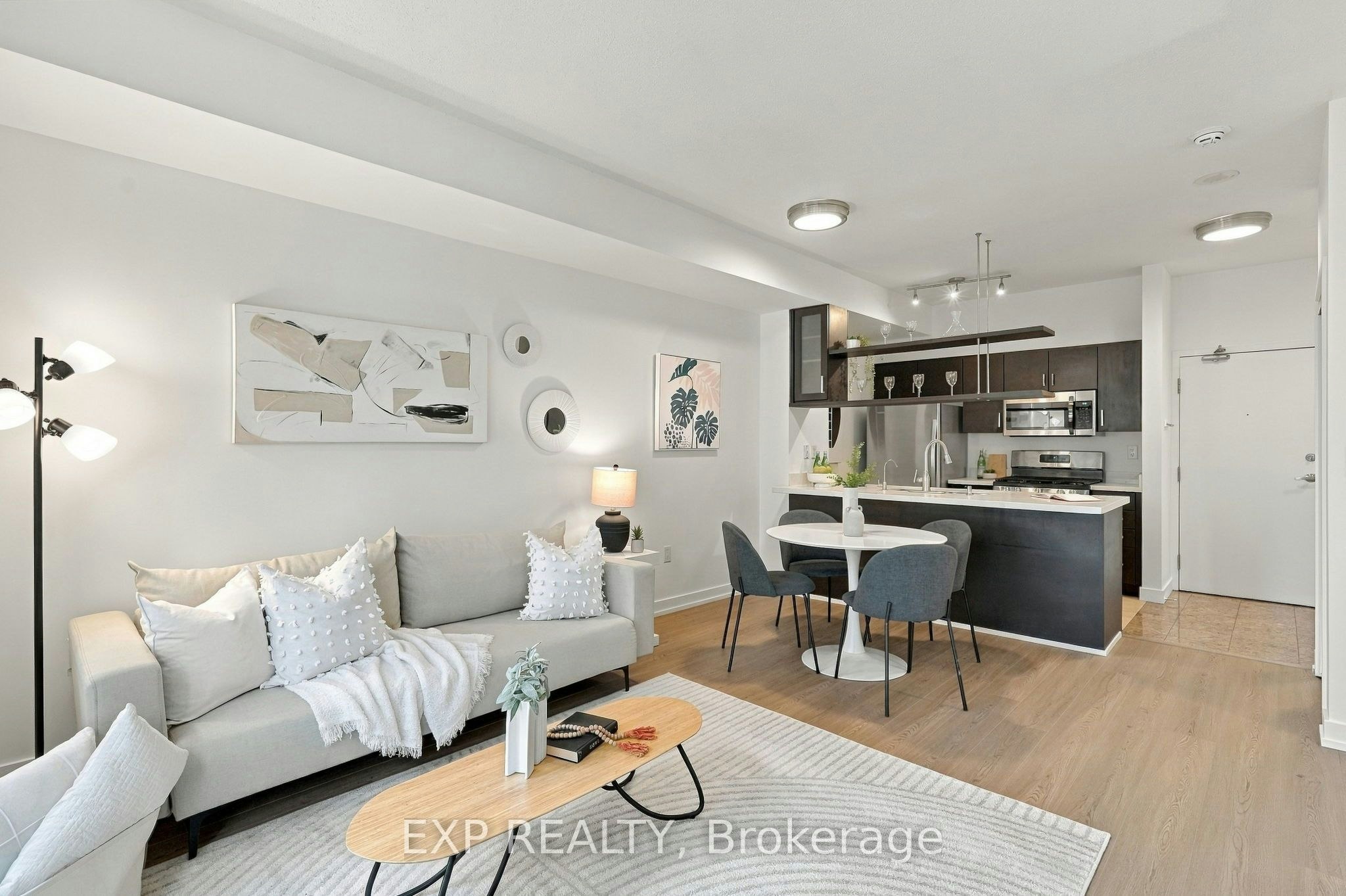 301-9 Spadina Avenue, Toronto, ON, M5V 3V5