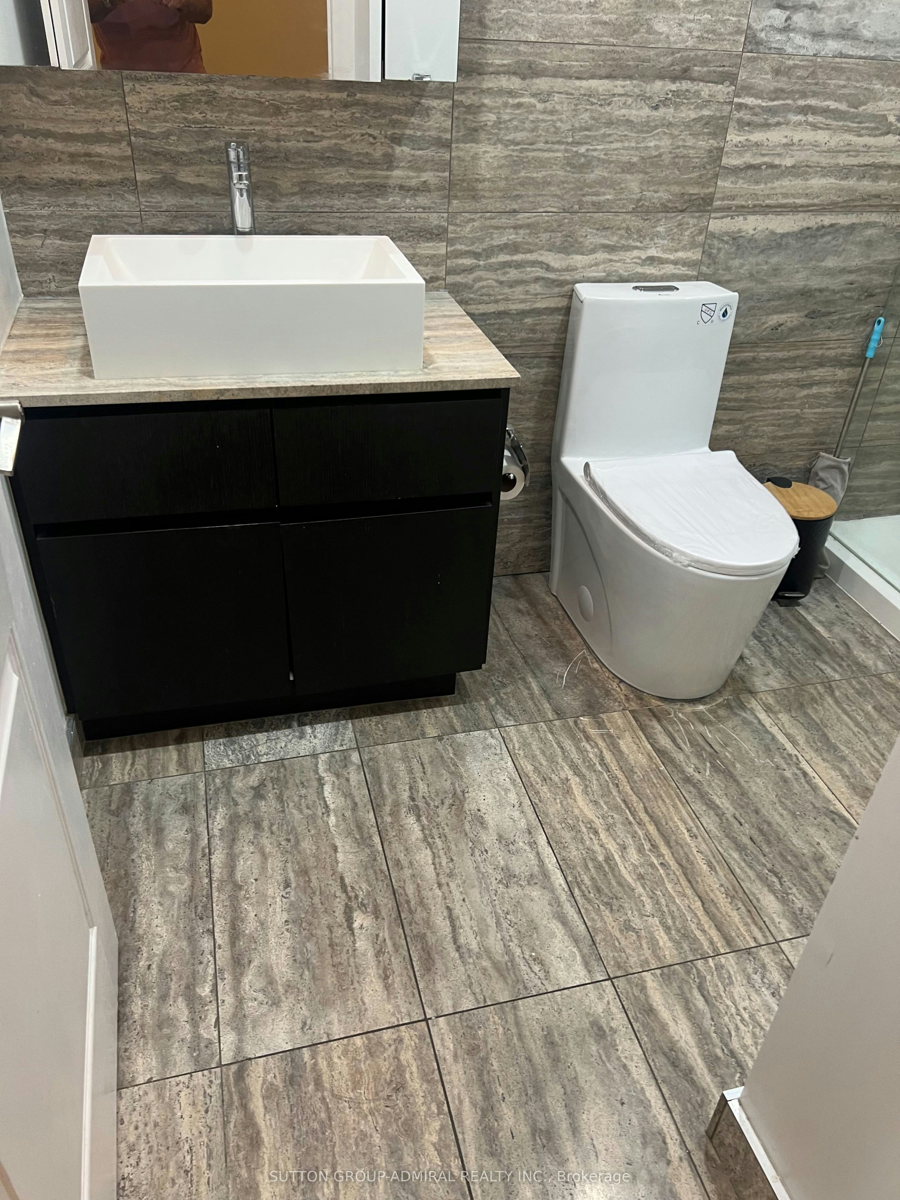 G06-10 Capreol Court, Toronto, ON, M5V 4A6 - 5