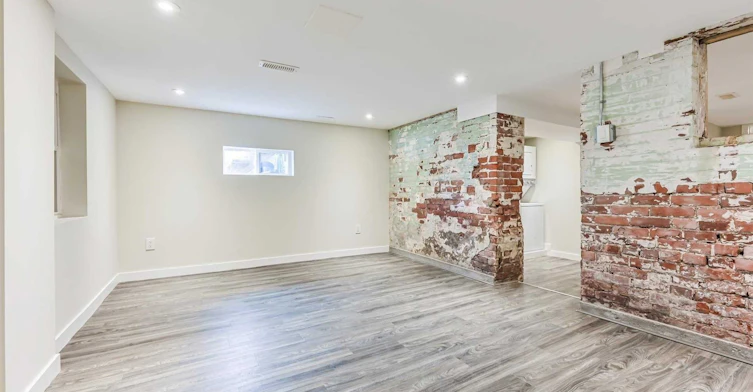 Lower-147 Gloucester Grove, Toronto, ON, M6C 2A9 - 6