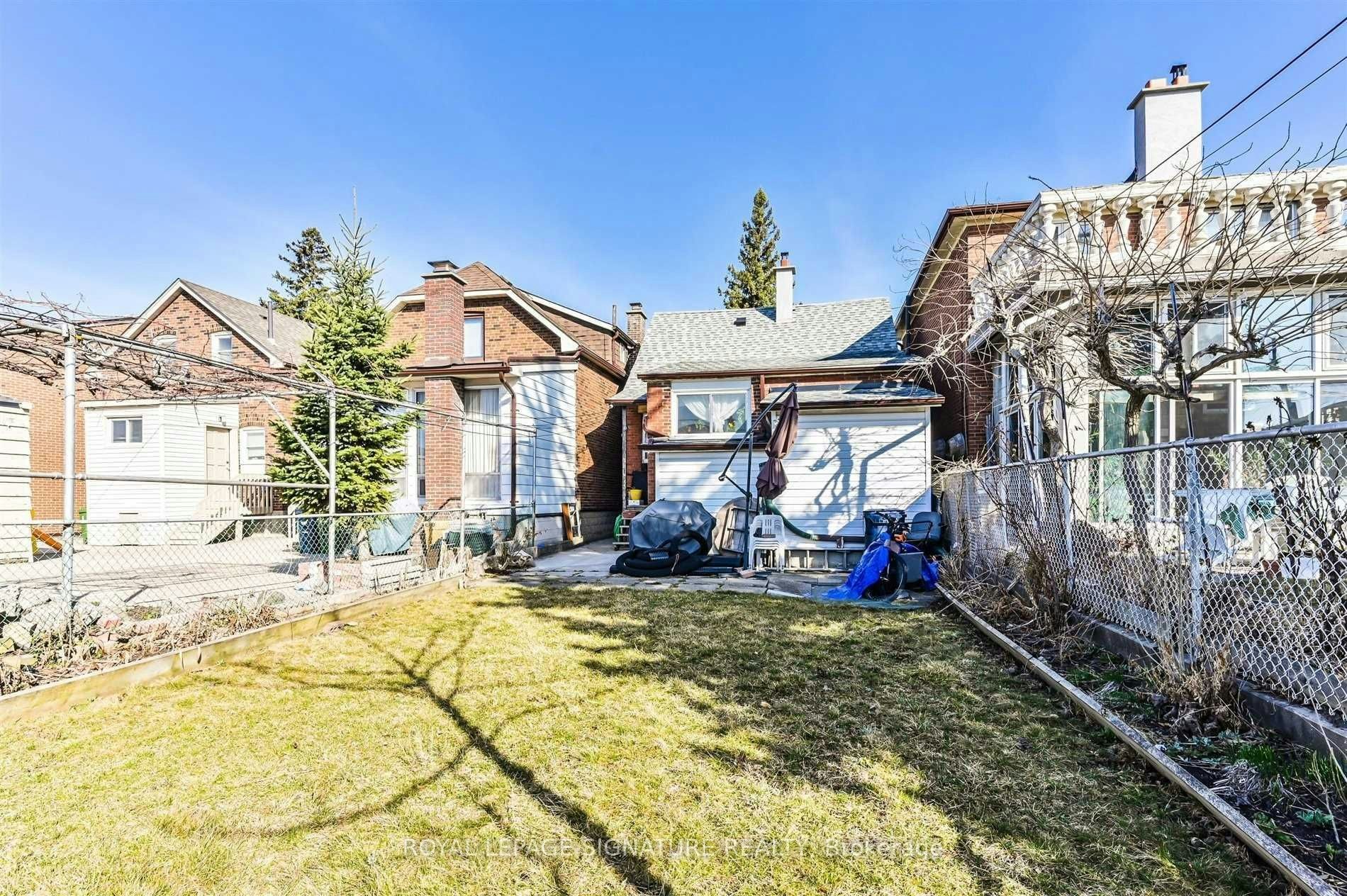 Lower-147 Gloucester Grove, Toronto, ON, M6C 2A9 - 20
