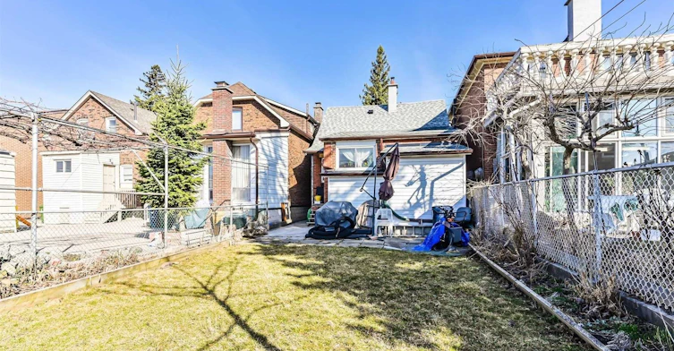 Lower-147 Gloucester Grove, Toronto, ON, M6C 2A9 - 20