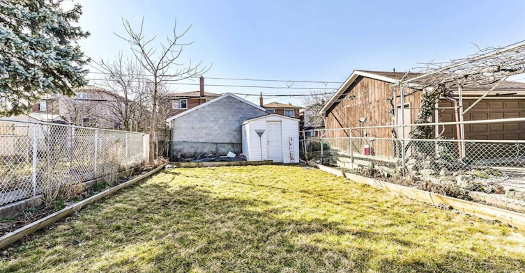 Lower-147 Gloucester Grove, Toronto, ON, M6C 2A9 - 18
