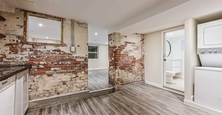Lower-147 Gloucester Grove, Toronto, ON, M6C 2A9 - 7