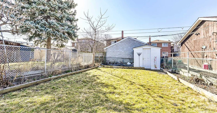 Lower-147 Gloucester Grove, Toronto, ON, M6C 2A9 - 19