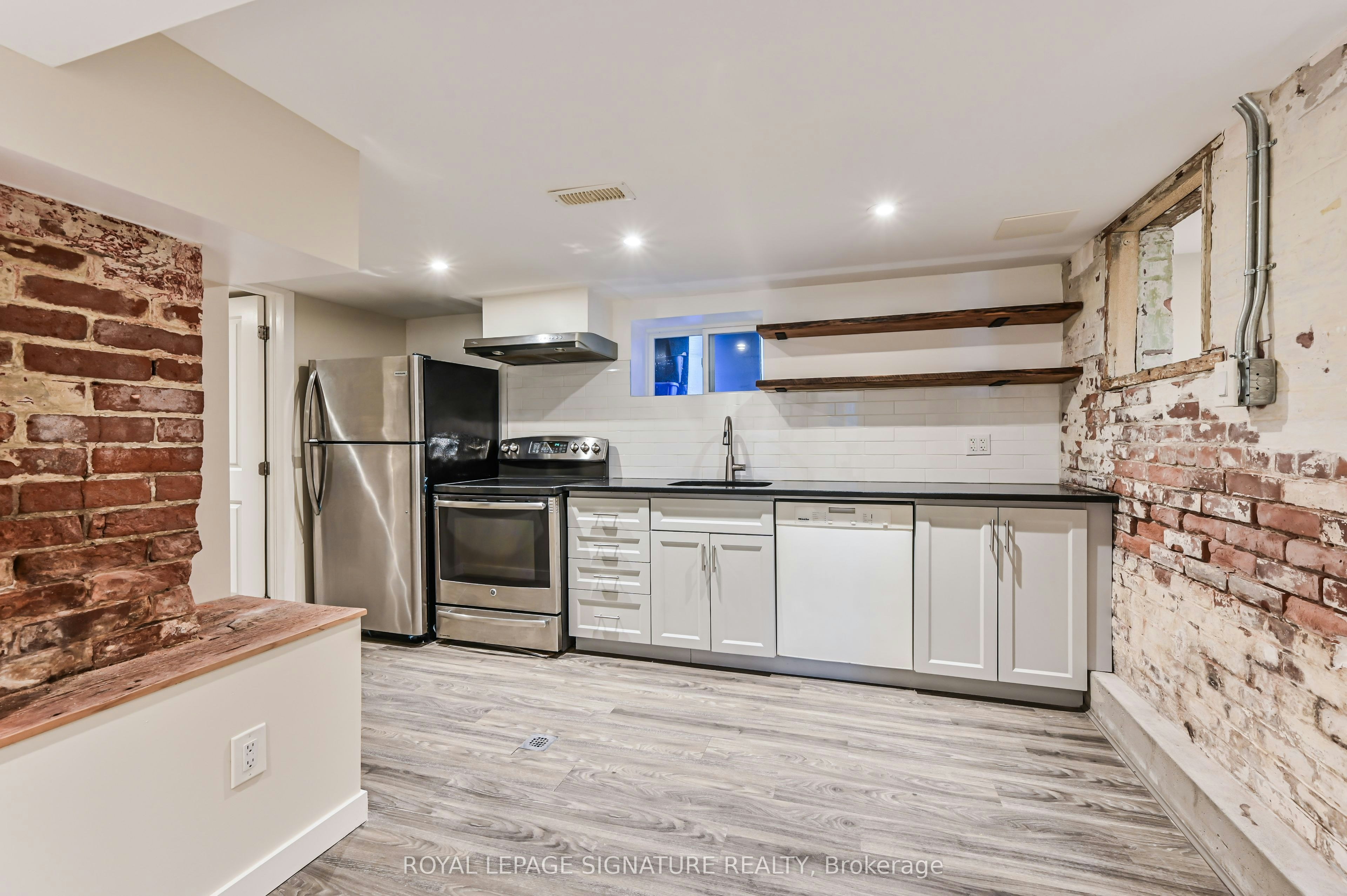 Lower-147 Gloucester Grove, Toronto, ON, M6C 2A9 - 5