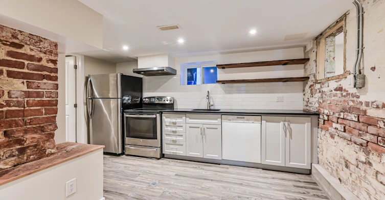 Lower-147 Gloucester Grove, Toronto, ON, M6C 2A9 - 5