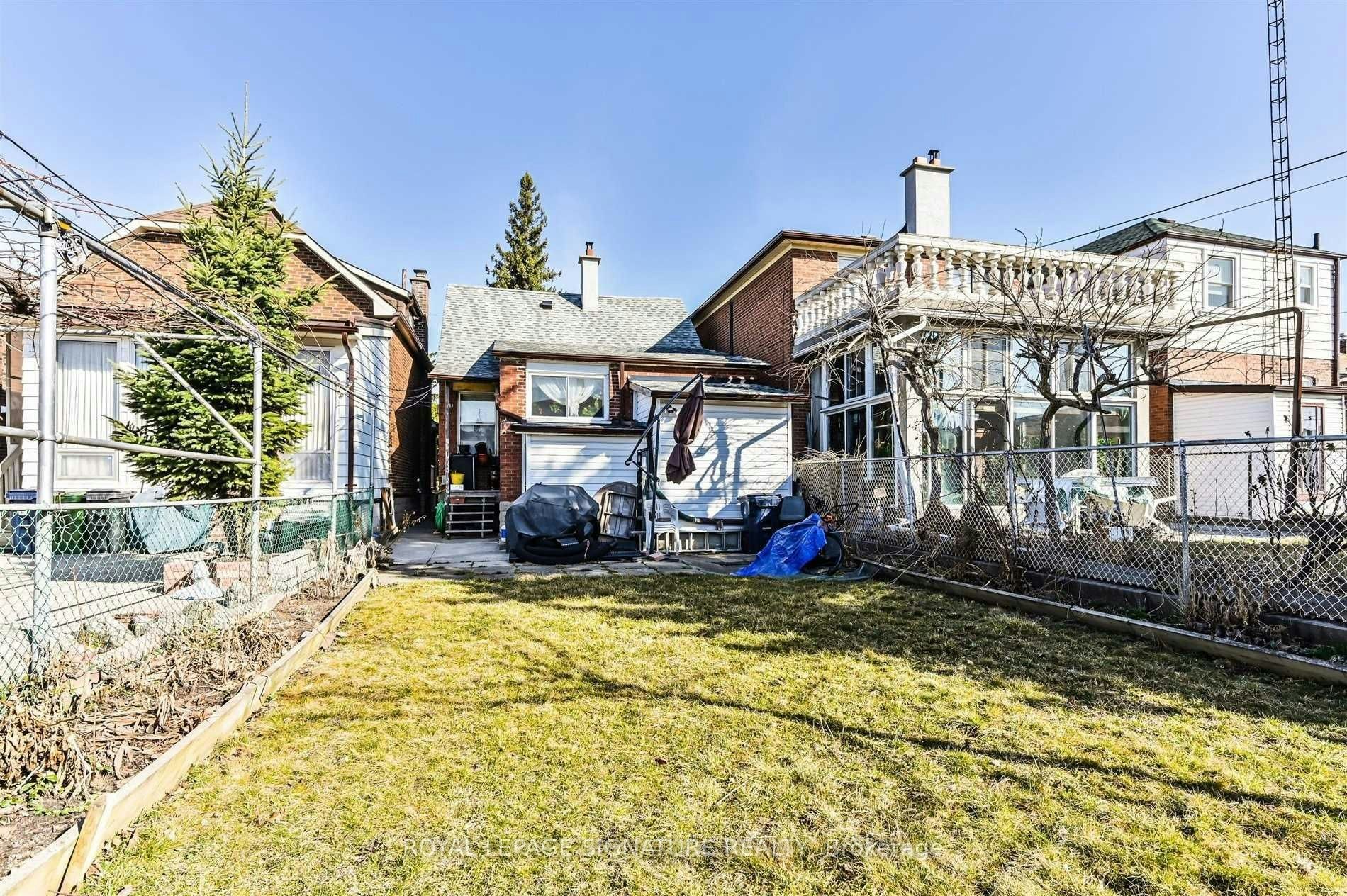 Lower-147 Gloucester Grove, Toronto, ON, M6C 2A9 - 21