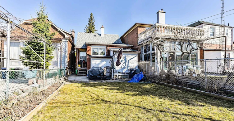 Lower-147 Gloucester Grove, Toronto, ON, M6C 2A9 - 21
