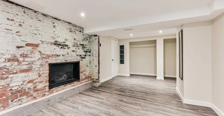 Lower-147 Gloucester Grove, Toronto, ON, M6C 2A9 - 12