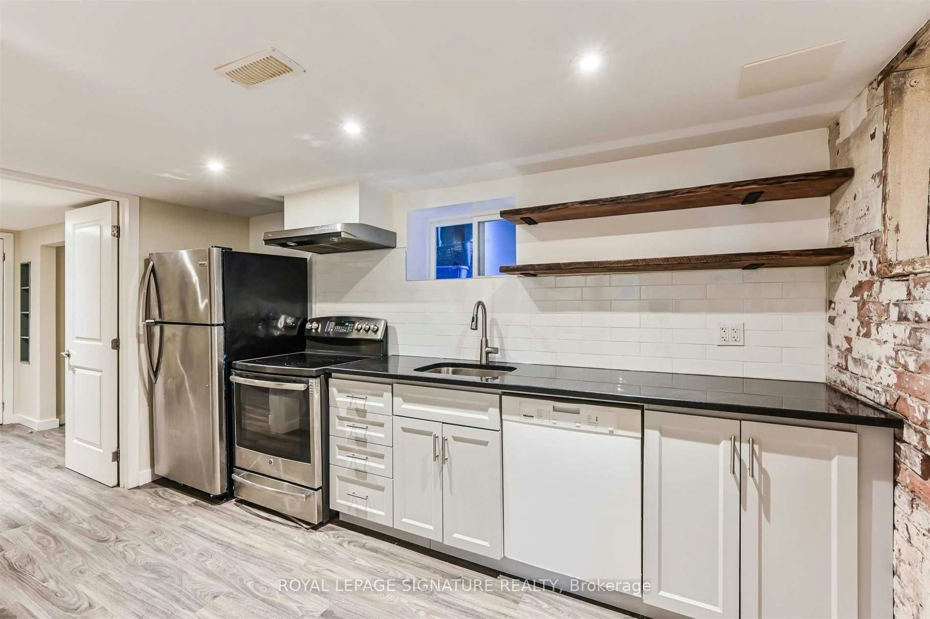 Lower-147 Gloucester Grove, Toronto, ON, M6C 2A9 - 9
