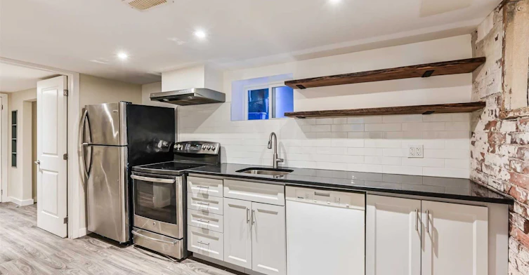 Lower-147 Gloucester Grove, Toronto, ON, M6C 2A9 - 9